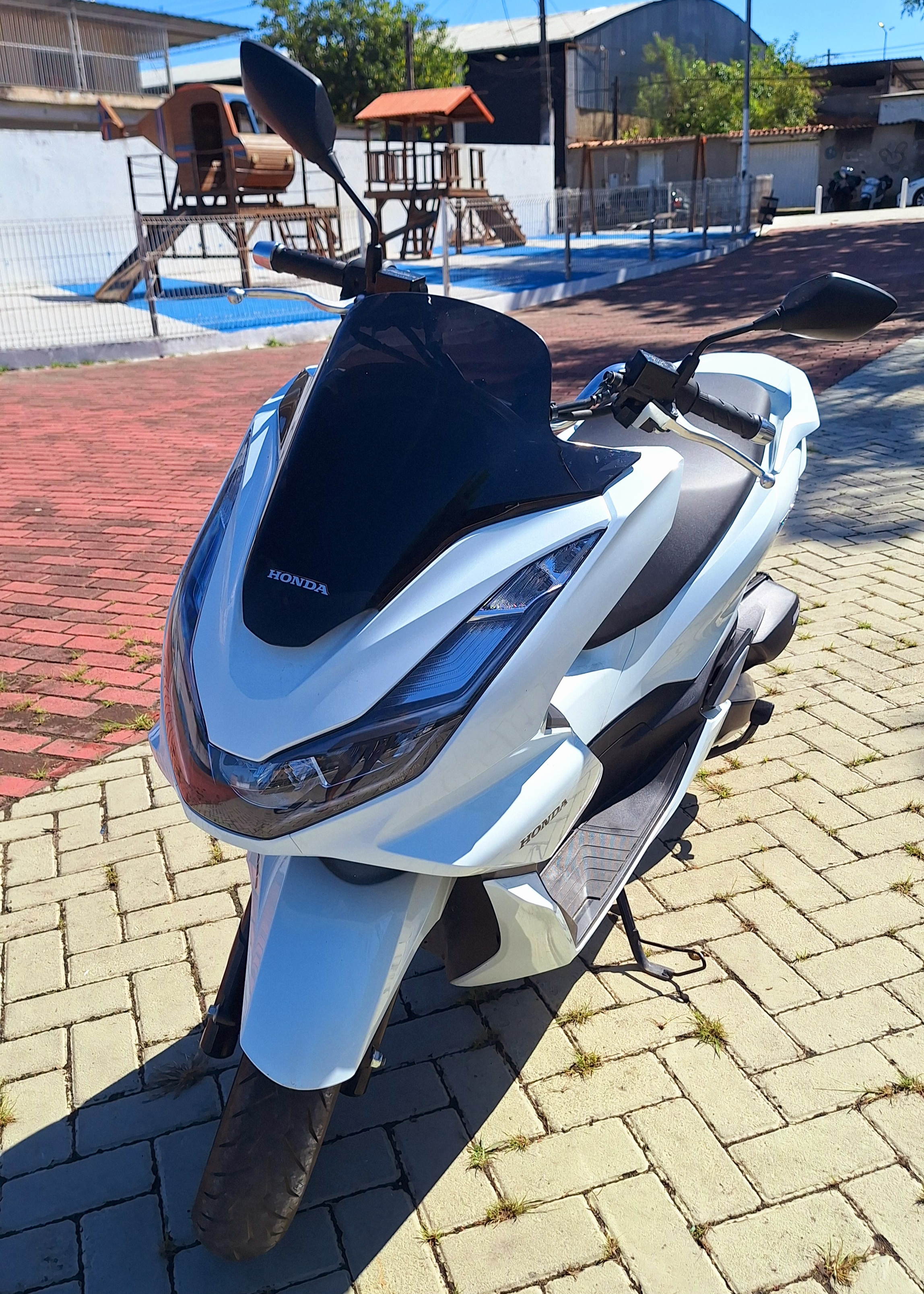 Honda PCX ou 10k na Conta. 