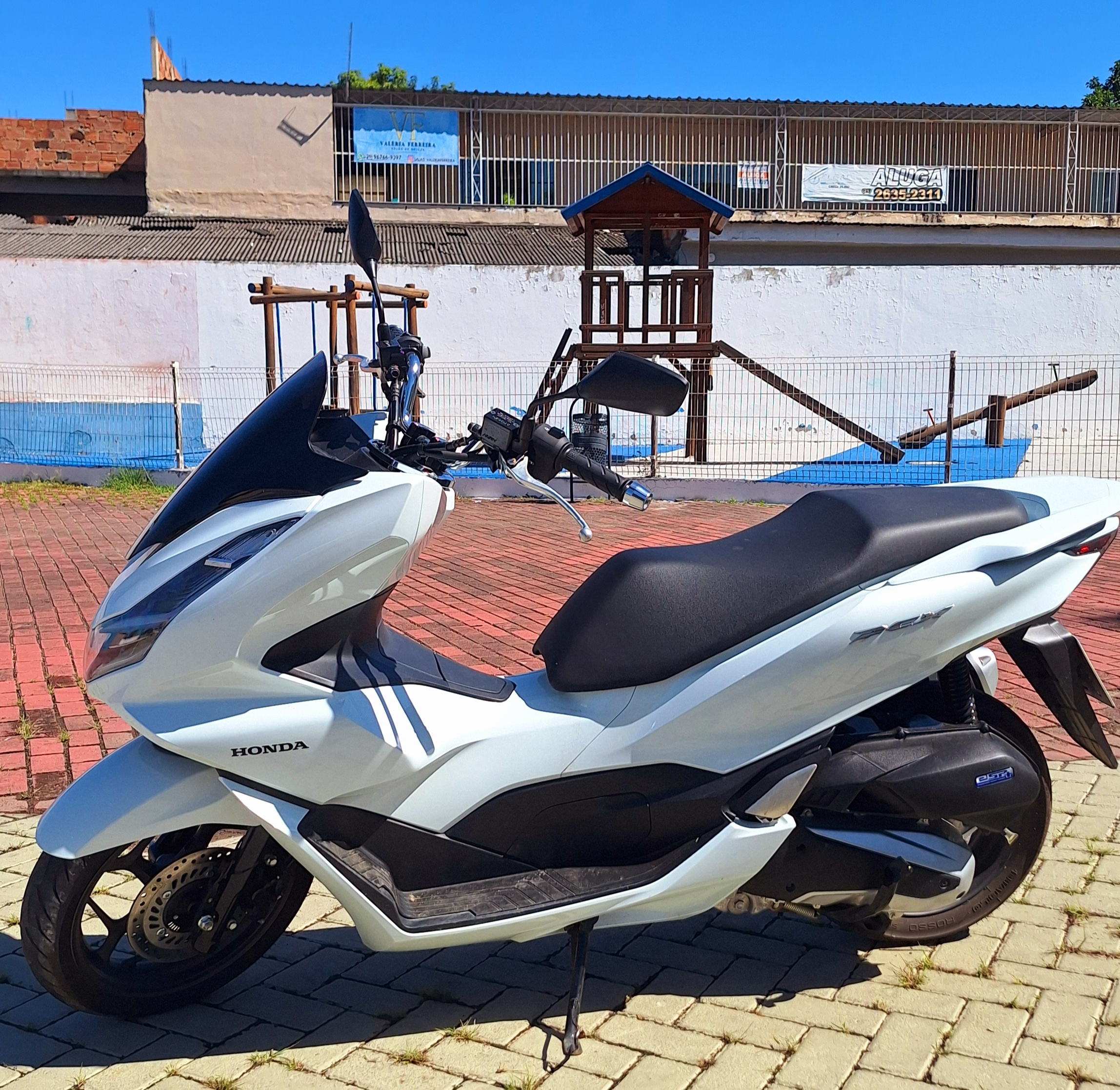 Honda PCX ou 10k na Conta. 
